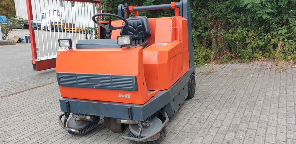 Hako Jonas 1450 E-Elektro Kehrmaschine nur 1491 Betriebsstunde in Bielefeld