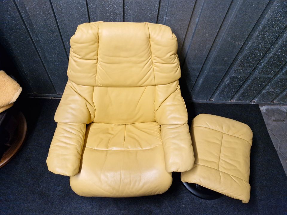 Stressless Leder Sessel Reno mit Hocker Gelb in Osnabrück