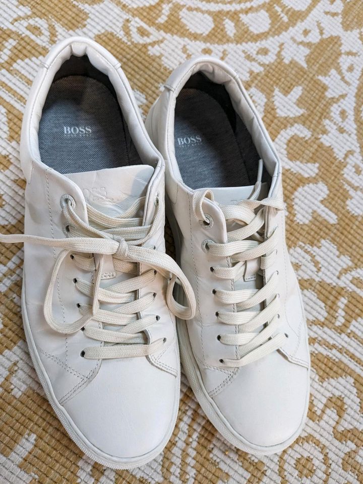 Hugo Boss Sneaker weiß 42 in Altötting