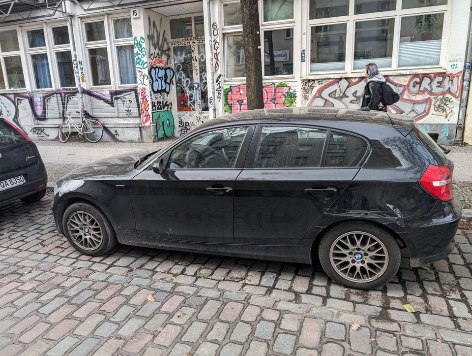 BMW 1er E87 116i mit Carplay in Berlin