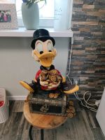 Disney Dagobert Duck auf Schatztruhe Figur 54 cm Nordrhein-Westfalen - Rheine Vorschau