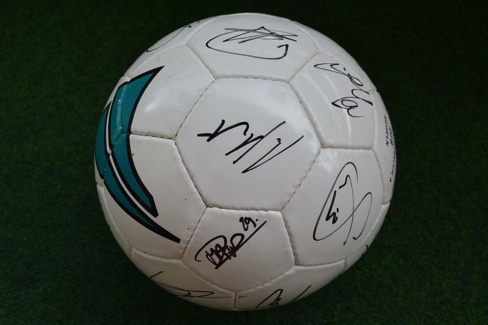 Borussia Mönchengladbach - Ball mit Autogrammen in Eckental 