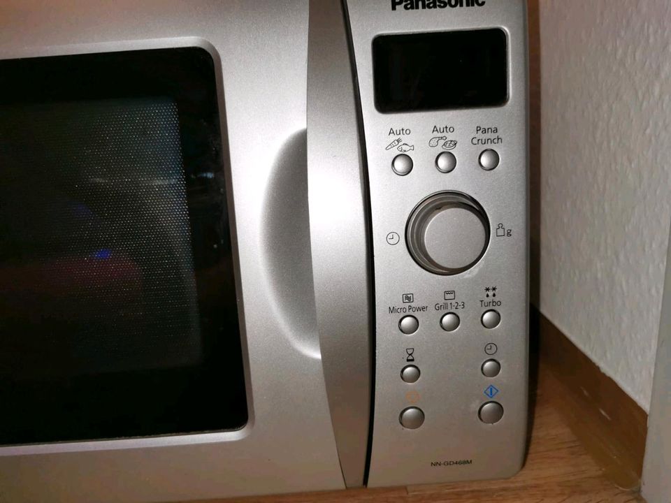 Mikrowelle Panasonic 27 Liter NN-GD468M in Tuttlingen