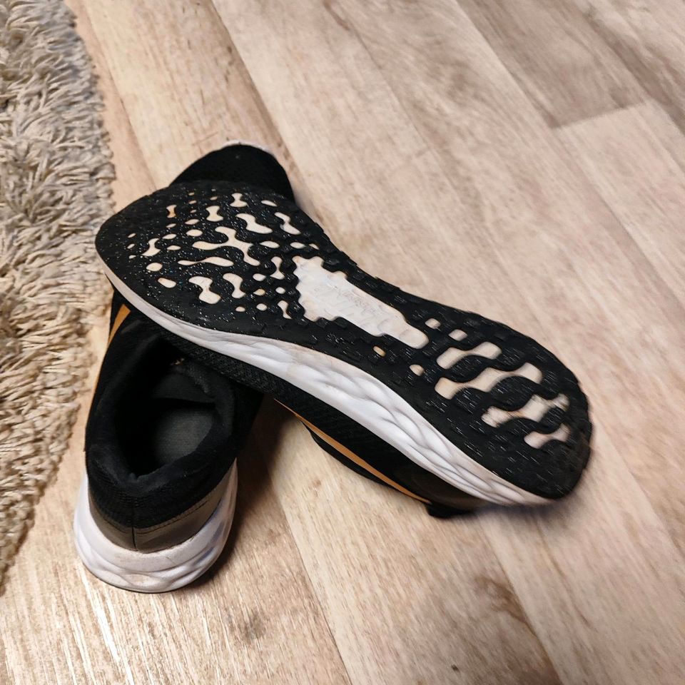 Nike Running Schuhe  in Größe 44 , Farbe schwarz, Zustand gut in Lage