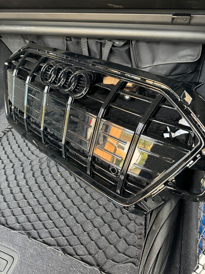 Audi a4 Grill original B9 Typ 8W Facelift in Essen