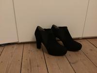 High Hill  Plateau Stiefeletten von Unisa 40 Nordrhein-Westfalen - Lippstadt Vorschau