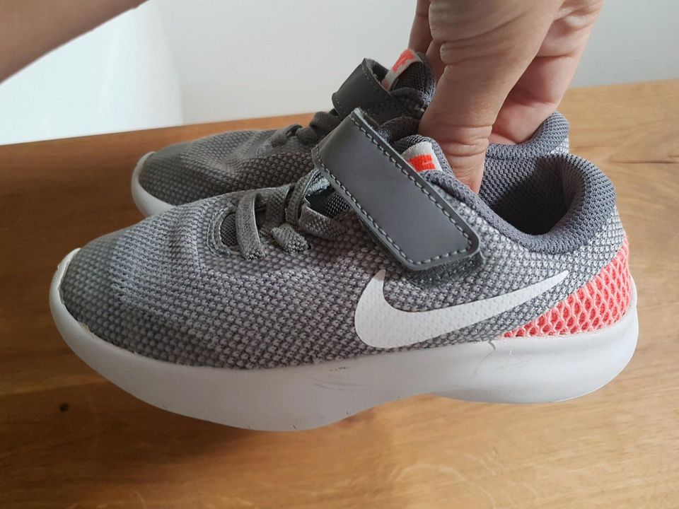 Nike Sneaker neuwertig Turnschuhe Gr. 28 Klett grau in Rülzheim