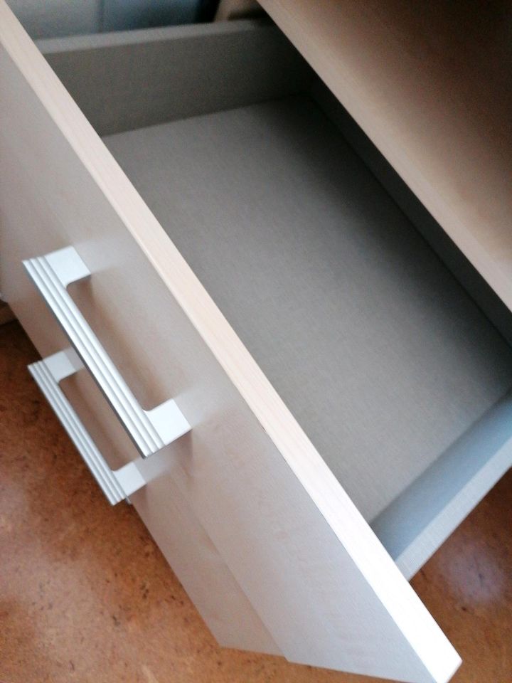 Kinder-/Jugendzimmer - PC-Schreibtisch/TV-Rack/Hochschrank, Ahorn in Haiming