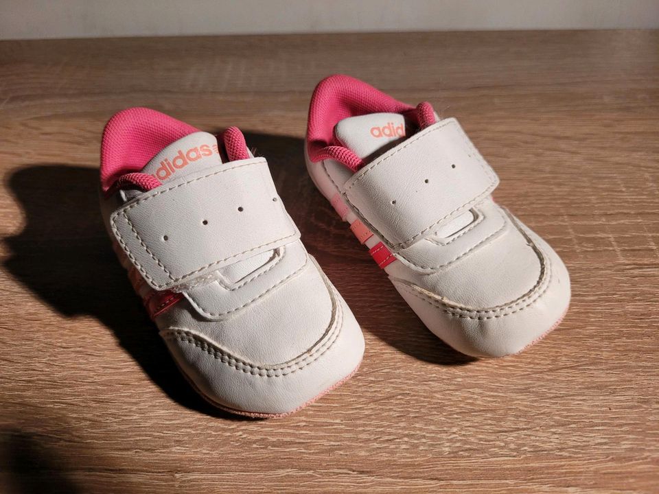 Baby-Schuhe. Krabbelschuhe,  adidas in Schleusingen
