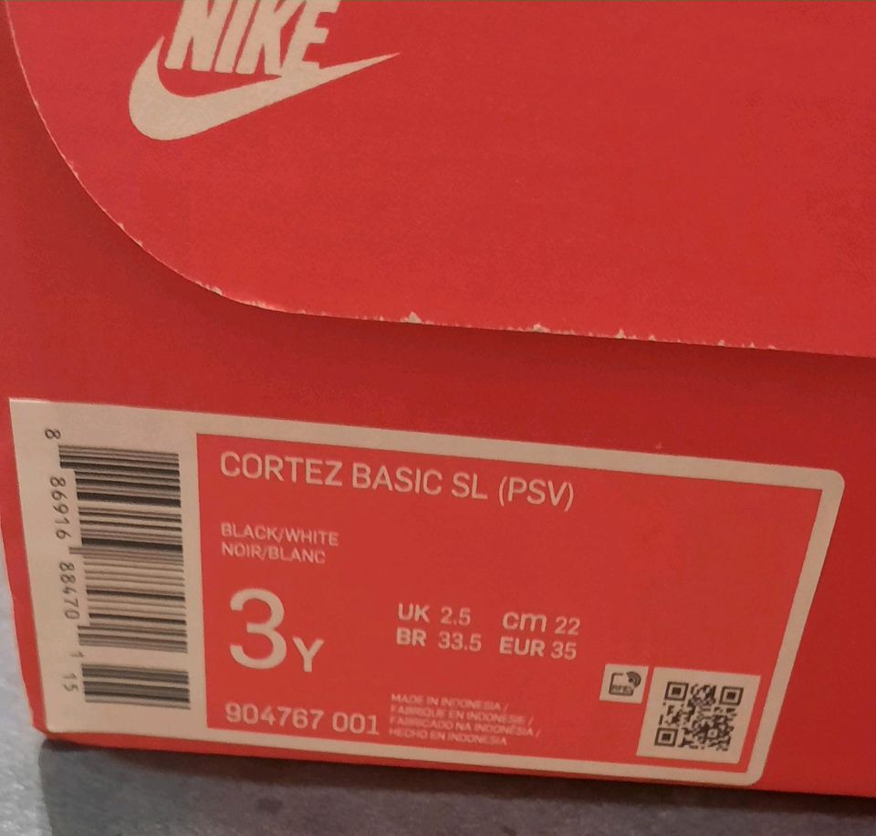 Nike Sneaker Größe 35 mit Karton in Ransbach-Baumbach