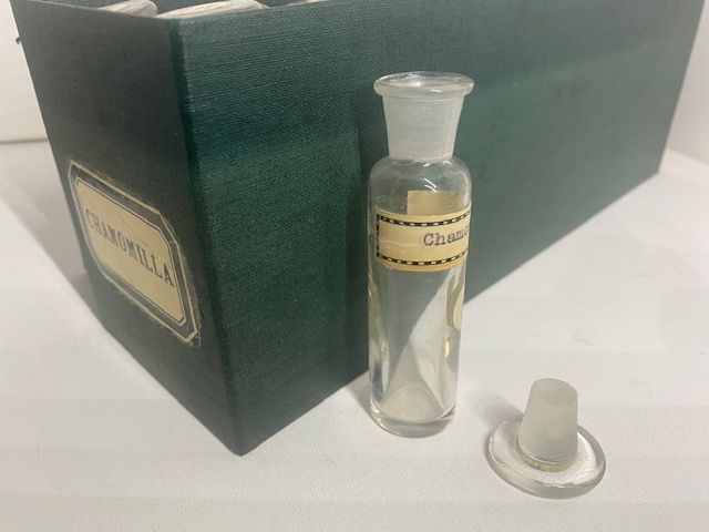 Seltenes Set kleiner Apotheker Fläschchen (16 St.) Originalkarton in Hamburg