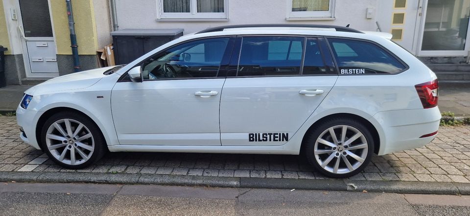 Skoda Octavia 2.0 TDI SCR DSG CLEVER Combi Weiß AHK in Köln