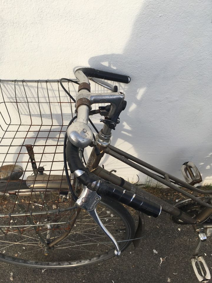 Damenrad Fahrrad vintage retro 80 er Jahre in Berlin