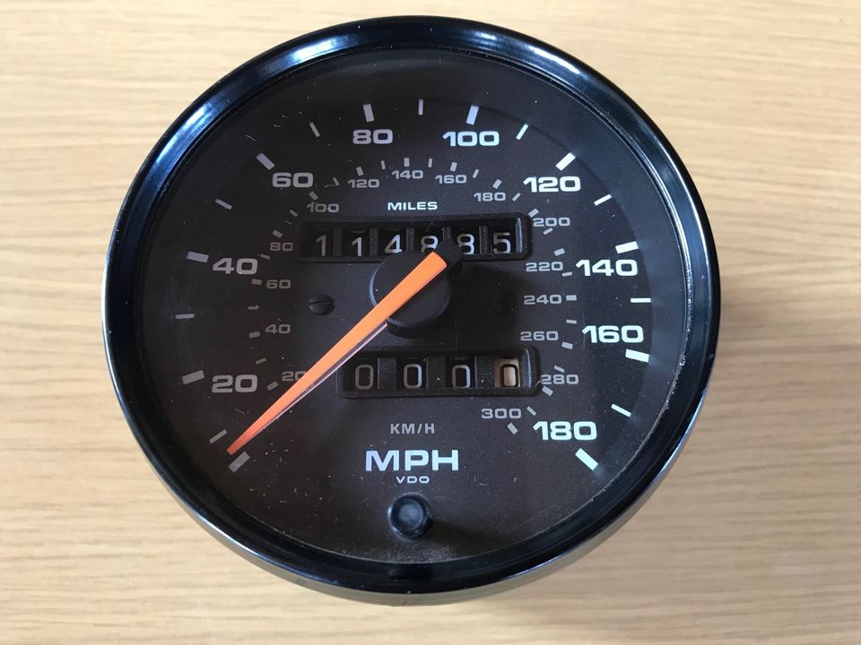 Porsche 964 / 993 Tacho Tachometer mit Tageskilometerzähler Miles in Kötz