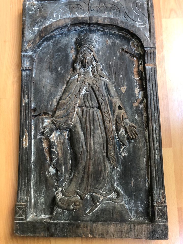 Christliches Relief Muttergottes Holz in Berlin