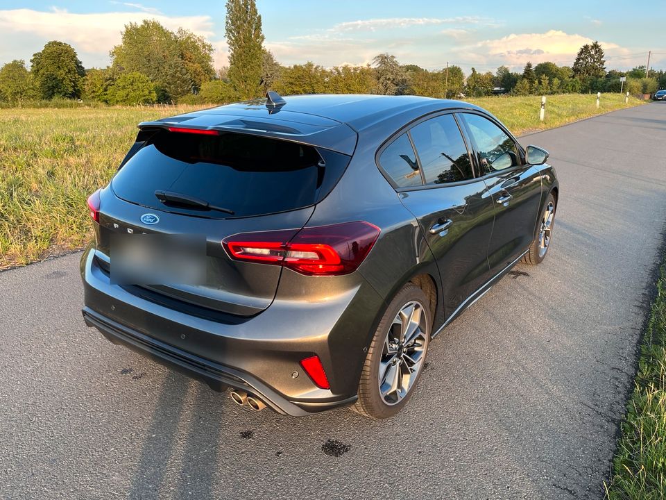 Ford Focus St-Line X Mild-Hybrid 155 Ps Sync 4 in Dormagen