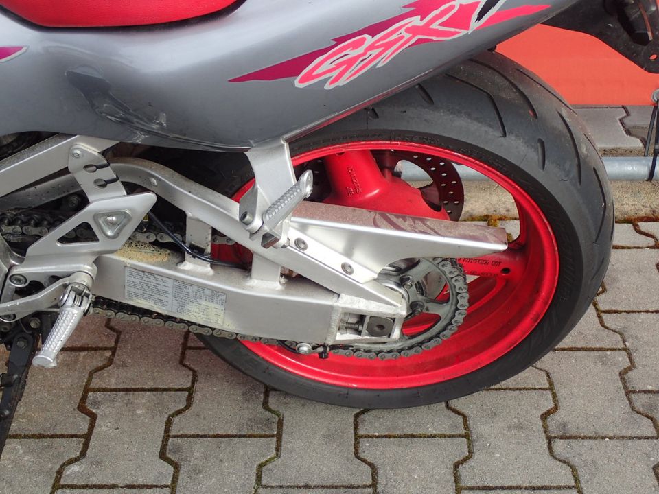 Suzuki GSX-R 750W 2 Hand  SB Umbau in Mantel