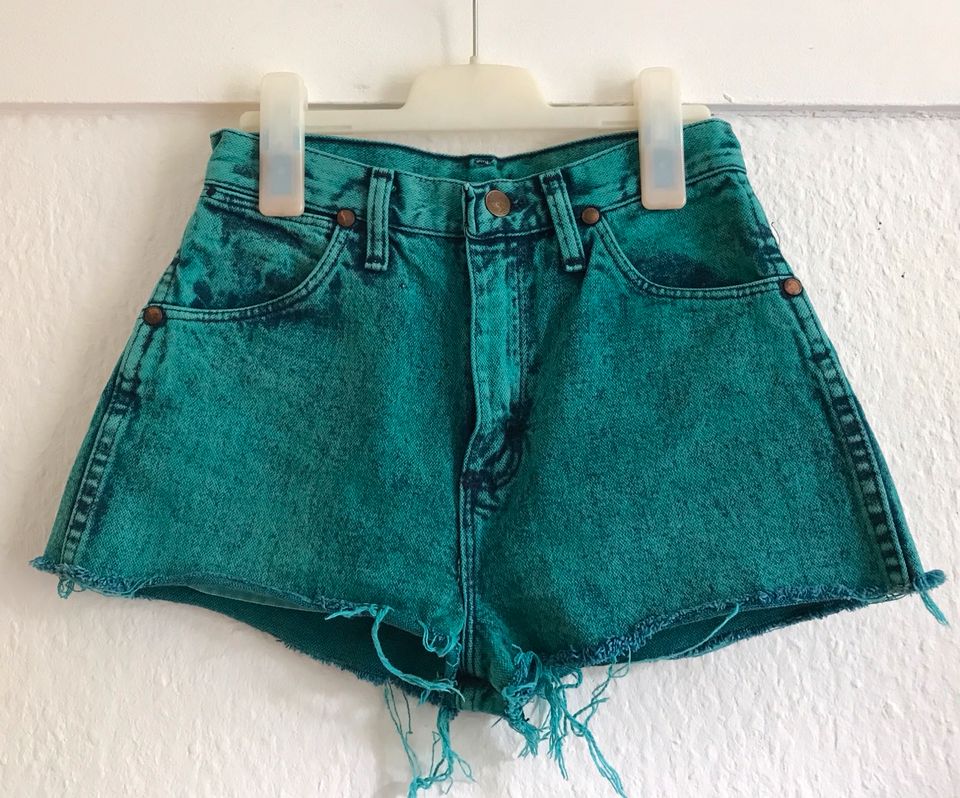 Damen Wrangler Shorts hohe Taille Gr. 32/34 in Mönchengladbach