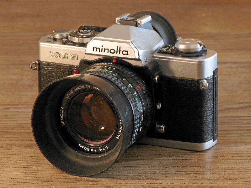 7 Minolta SLR-Kameras + 18 Objektive + Zubehör + Bücher in Fürth