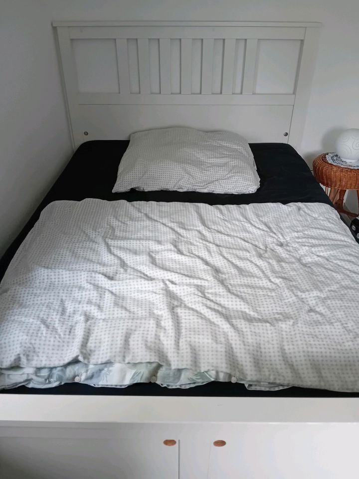 Bett inkl.Lattenrost und Matratze in Oßling