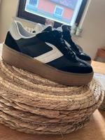 Sneaker Plateau Sportschuhe Bershka schwarz gr 37 neuwertige Saarland - Marpingen Vorschau