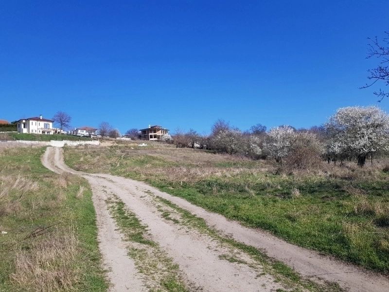 BULGARIEN: BULGARIEN, Nah VARNA: Seltenes Grundstück mit unverbauter Sicht, direkt im Dorf Priseltsi. 5 km vom Meer, windgeschützte Südlage. in Spangenberg