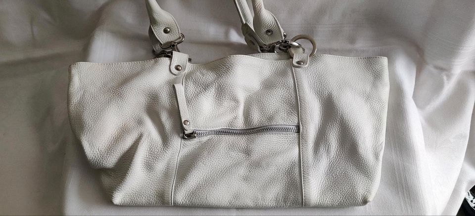 L.Credi Leder Damenhandtasche Farbe weiss in Bad Homburg