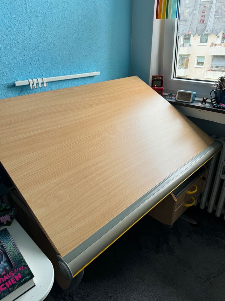 Moll Schreibtisch mit Schreibtischstuhl in Hünxe