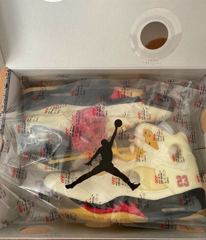 Nike Air Jordan 5 Retro x Off-White Sail in Stuttgart