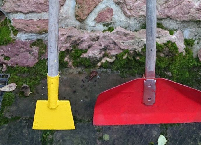 2 Geräte: Eishacker / Eisstößer und Metall - Schneeschieber in  Baden-Württemberg - Heidelberg