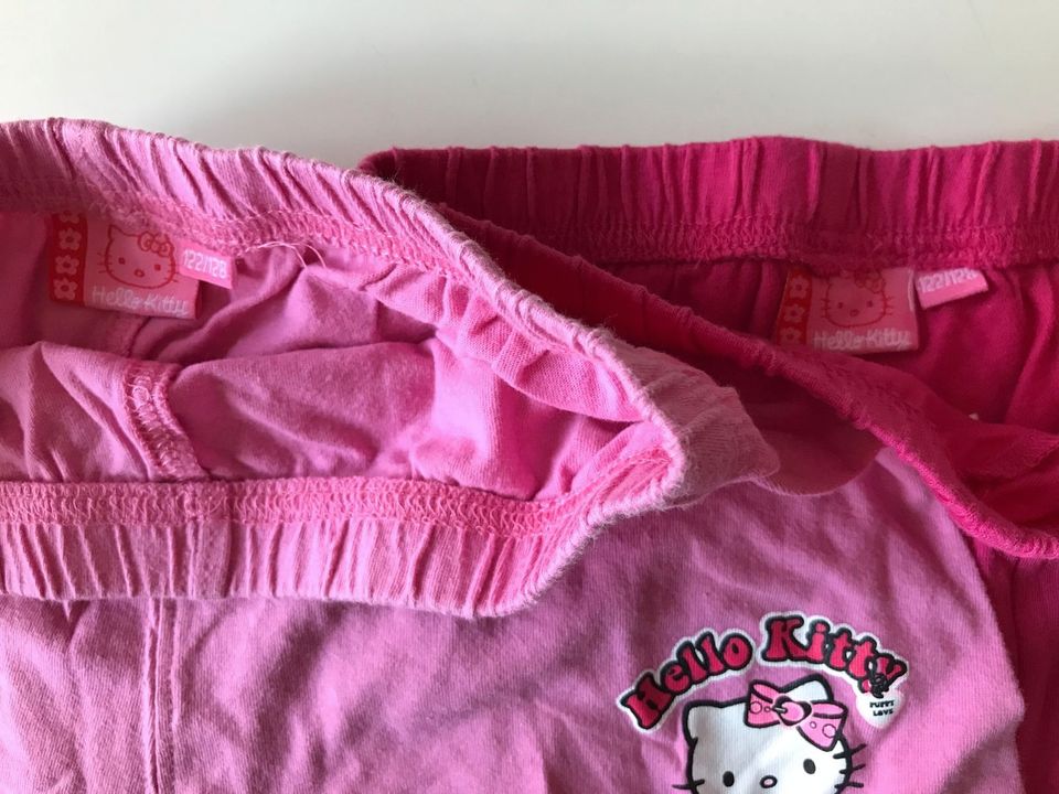 2 Shorts pink hello kitty 122/ 128 in Fürth