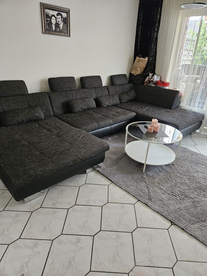 Couch dazu Teppich und Tisch in Gelsenkirchen