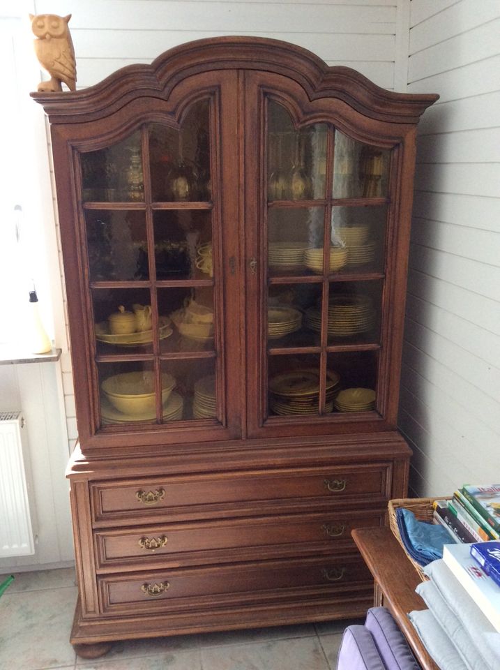 Esszimmer Geschirrschrank Sideboard Stühle von Enschede Castle in Esslingen