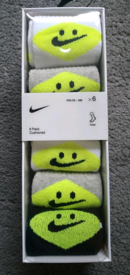 Nike Socken Kindersocken gr 27 in Hamburg