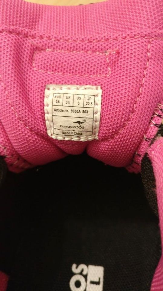 Kangaroos Sneakers schwarz-pink Turnschuh helle Sohle. Gr. 36 in Frankfurt am Main