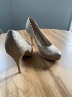 Tamaris Pumps Gold Glitzer Roségold 39 neuwertig Harburg - Hamburg Heimfeld Vorschau