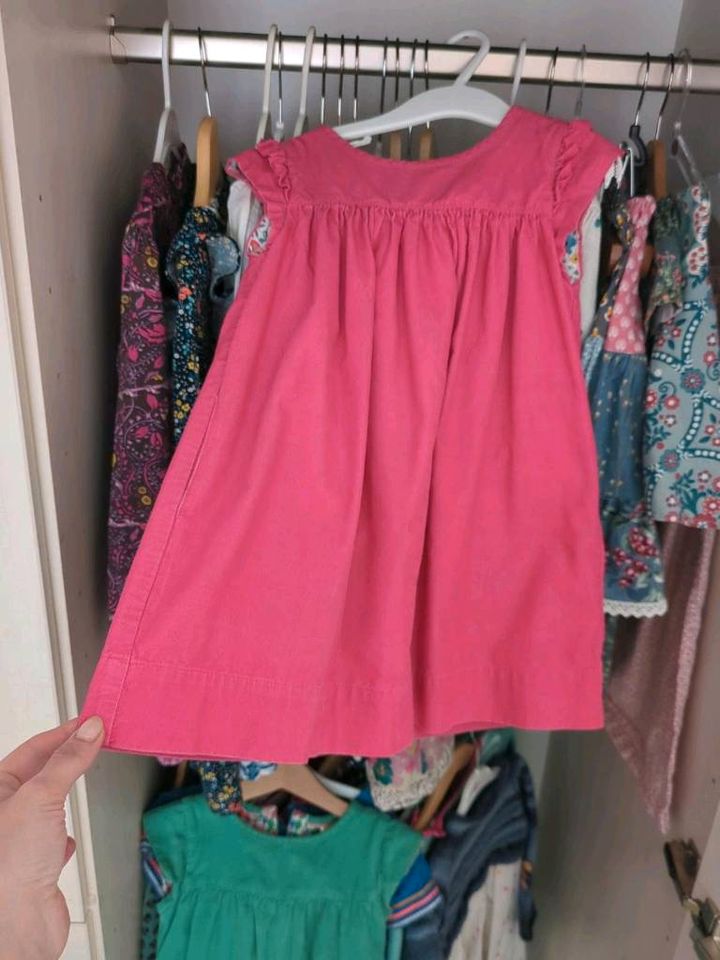 Mini Boden Kleider 104 Cordkleid grün pink gelb in Pfinztal