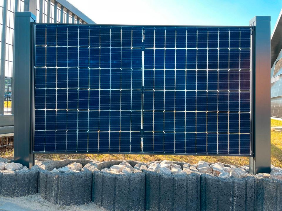 ☀️ Solarzaun - Anlage Sichtschutz Sichtschutzzaun Gartenzaun Zäune Bifaciale Solarmodule ☀️ Solarmodul im Zaun integriert in Seesen