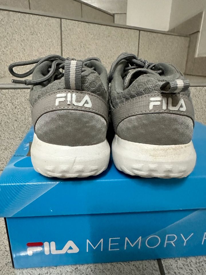 FILA Memory Foam Sneaker grau 39 Sportschuhe in Bad Krozingen