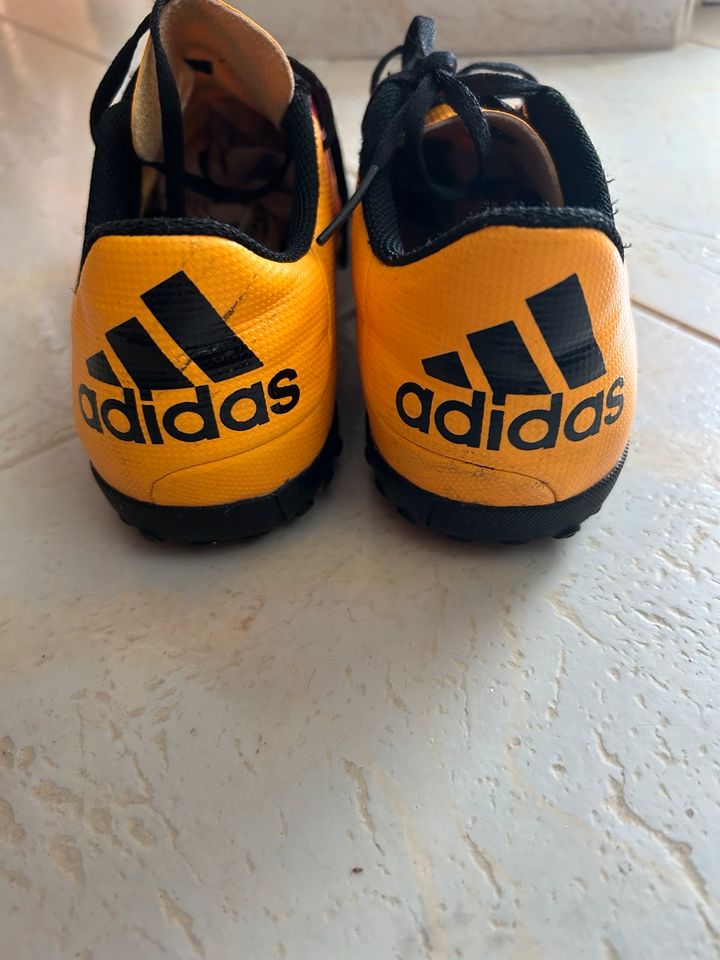 Kinder-Fußballschuhe, Adidas, orange, Größe 36,5 in Berlin