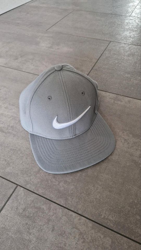 NEU Original Nike Cap Kappe grau one size in Neuwied