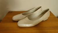 Perlweiße Ballerinas / Hochzeit / Brautschuhe / Größe 42 Niedersachsen - Apen Vorschau