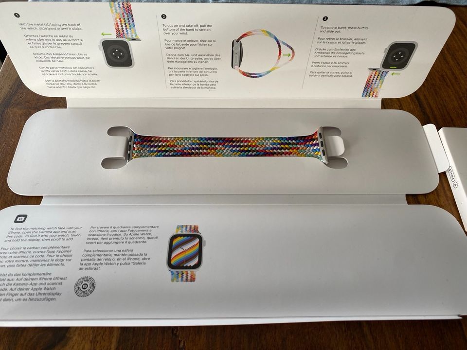 Apple Watch 40 solo Loop Pride Edition size 4 in Bremen