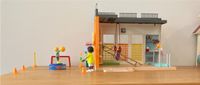 Playmobil Turnhalle mit vielen Figuren und Sportgeräte München - Trudering-Riem Vorschau