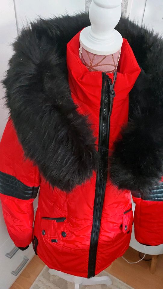 Warme Winterjacke Navahoo in rot Neu Gr. S in Dinklage