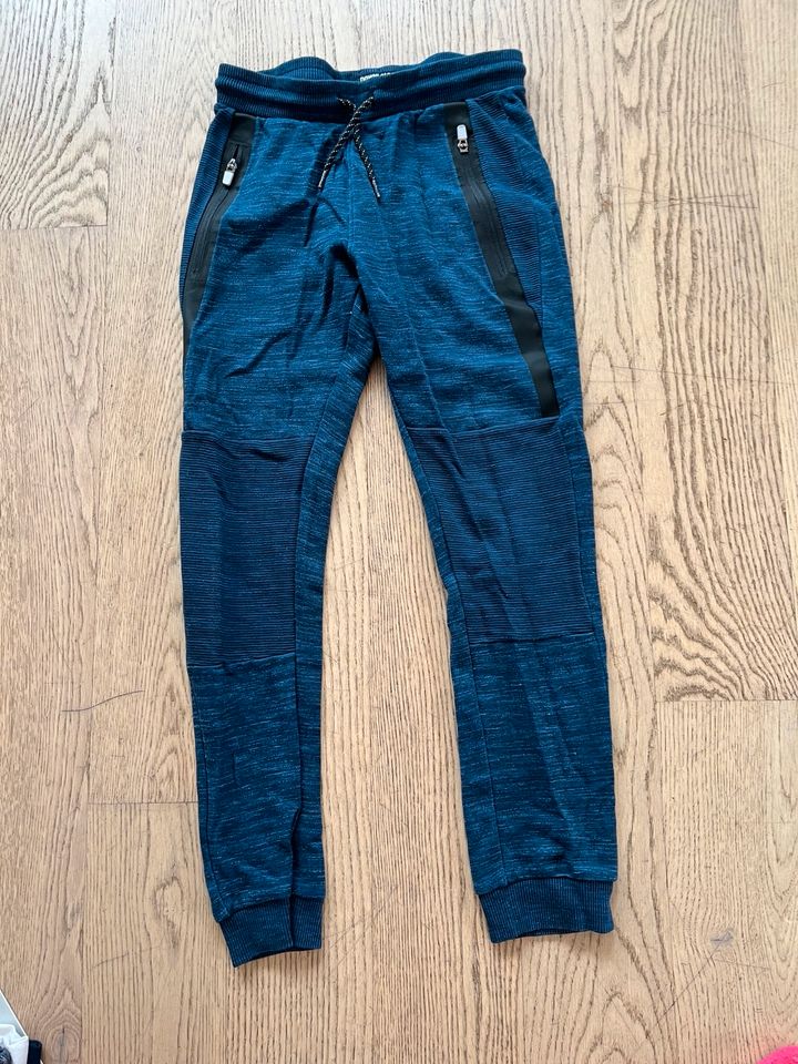 Kleiderpaket 14 Teile Junge ua Jeans Hoodies Esprit Gr 146 / 152 in Nürnberg (Mittelfr)