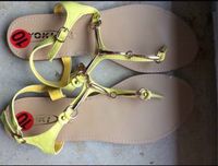 YOKI Sandalen* Zehentrenner* 100% Leder* GELB* Gr. 40* NEU Nordrhein-Westfalen - Brühl Vorschau