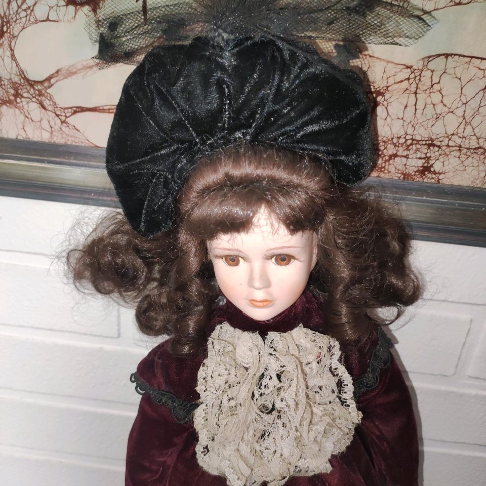 Schöne Doll  Porzellan Puppe von etwa 1995 in Hamburg