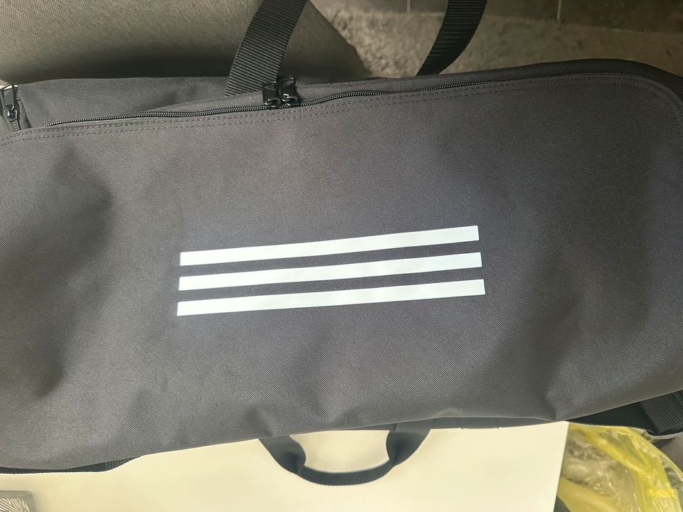 Neue Adidas Tiro 23 League Duffelbag L in Berlin