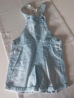 Latzhose Latzshorts Jeansshorts h&m Größe 92 Niedersachsen - Cuxhaven Vorschau